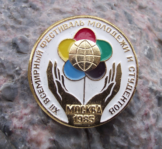 1985 WFDY World Youth Festival Moscow Soviet Union Open Hands Pin Badge