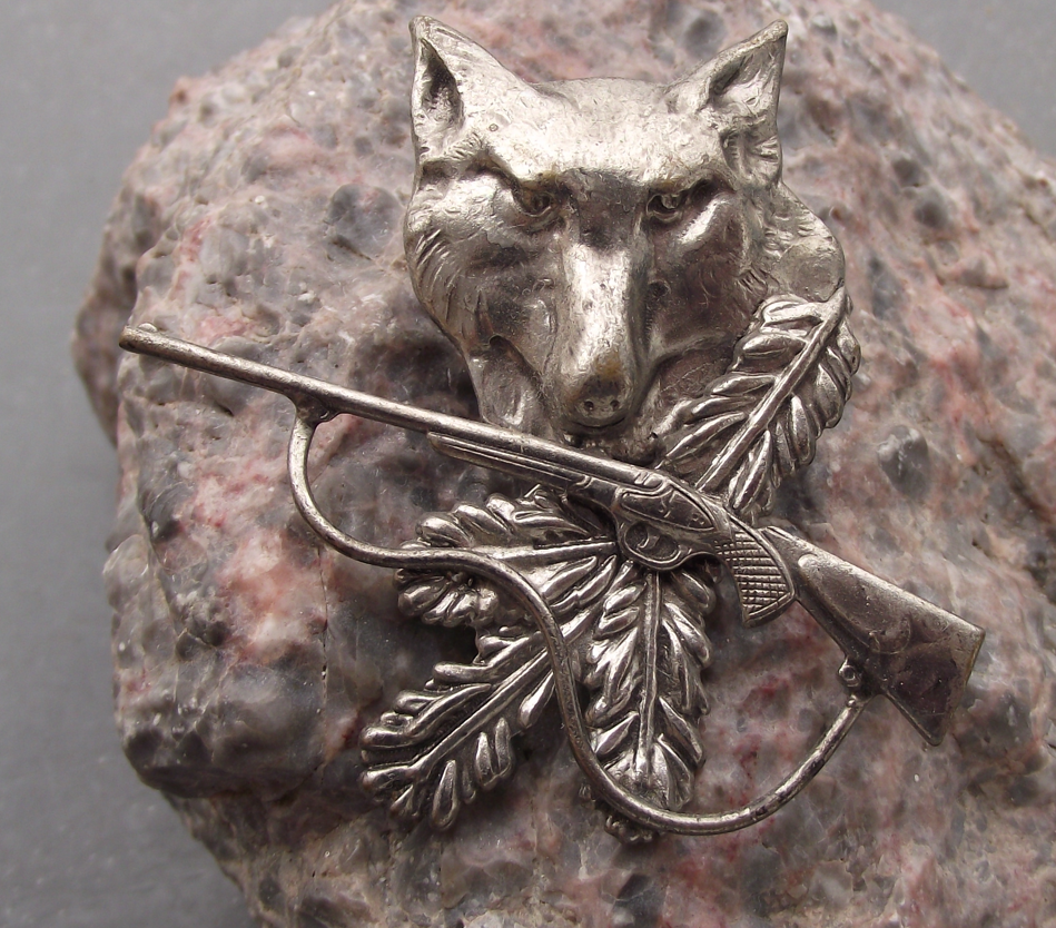 Vintage Wolf Head Hunting Rifle CMS Czech Hunters Pin Badge