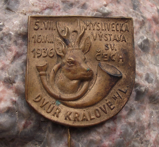 1936 Dvur Kralove Hunting Exhibition Expo Deer Hunters Horn Pin Badge