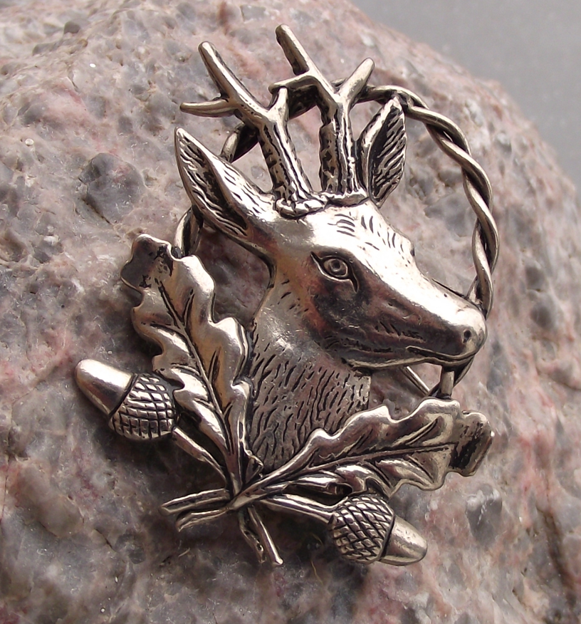 Vintage Roe Deer Stag Head CMS Czech Hunting Oak Cluster Pin Badge