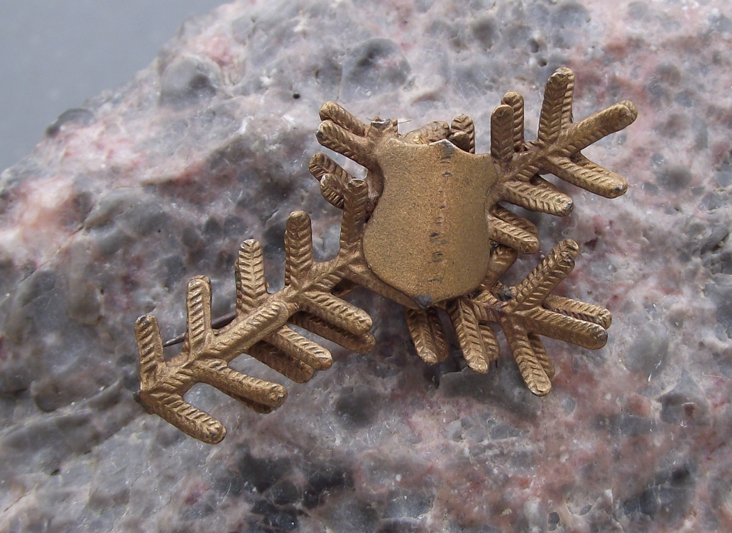 Vintage Shield and Pine Leaf Hunters Hunting Motif Pin Badge