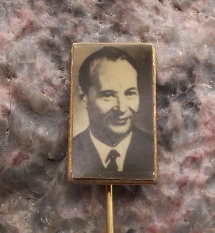 Vintage President Alexander Dubcek Czechoslovakia Communist Photo Pin Badge