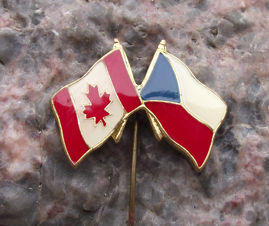 Vintage Canada Flag Canadian Crossed Flags Czechoslovakia Pin Badge