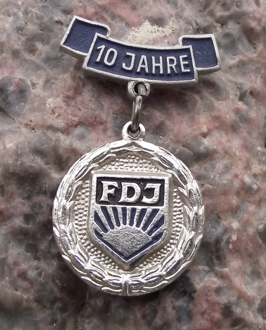 1956 FDJ Freie Deutsche Jugend East German Youth 10th Anniversary Pin Badge