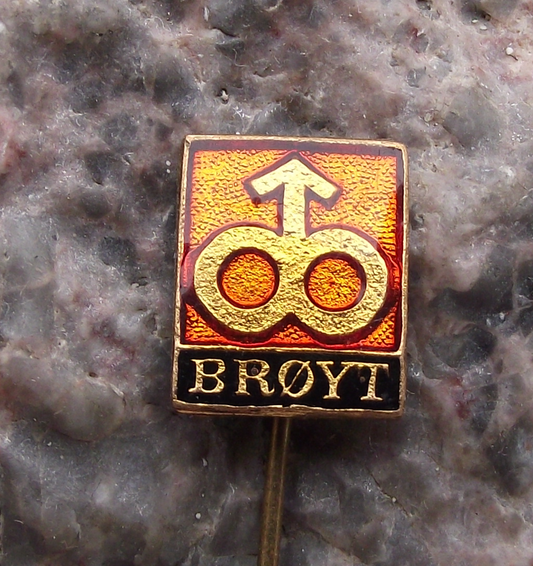 Vintage Broyt Tractor Construction Company Excavators Norway Pin Badge