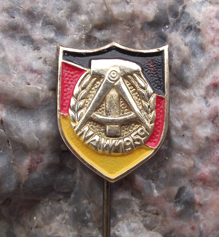 1959 NAW Nationales Aufbauwerk East German Voluntary Work DDR GDR Pin Badge