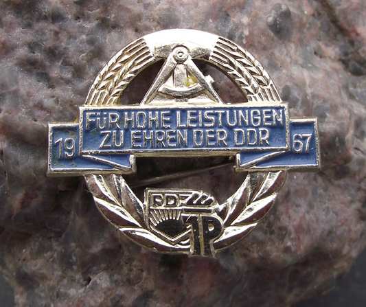 1967 FDJ Pioneer East German DDR Honourable Performance Award Pin Badge