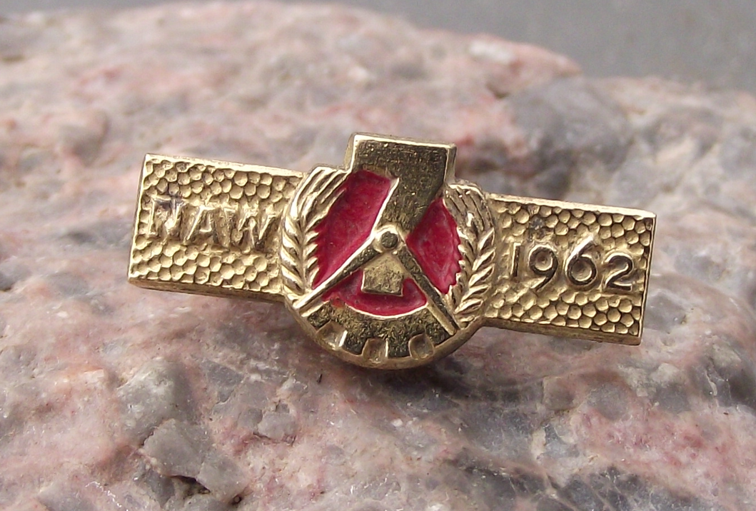 1962 NAW Nationales Aufbauwerk East German Voluntary Work DDR GDR Pin Badge