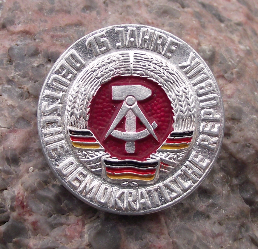 1964 German DDR GDR 15th Anniversary East Germany Motif Pin Badge