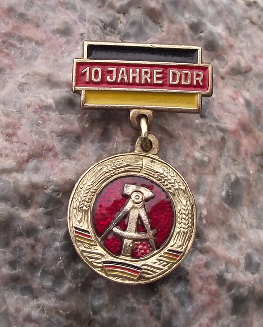 1959 German DDR GDR 10th Anniversary East Germany Medal Pin Badge