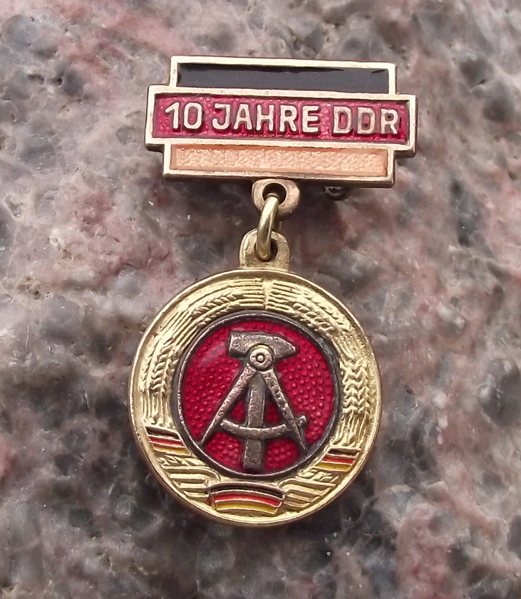 1959 German DDR GDR 10th Anniversary East Germany Medal Pin Badge