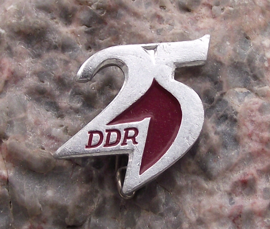 1974 German DDR GDR 25th Anniversary Number 25 East Germany Pin Badge