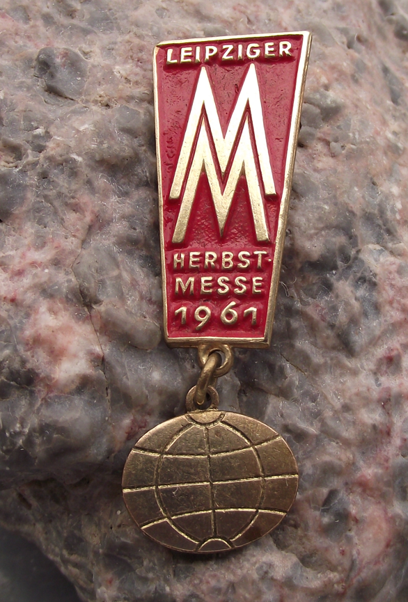 1961 MM Leipzig Messe East German Trade Fair DDR GDR Logo Pin Badge