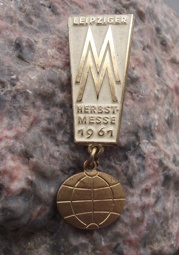 1961 MM Leipzig Messe East German Trade Fair DDR GDR Logo Pin Badge