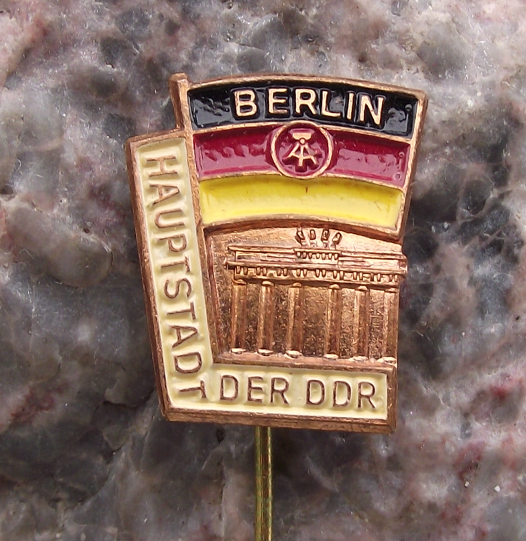 Vintage Berlin Capital City East Germany DDR Brandenburg Gate Pin Badge