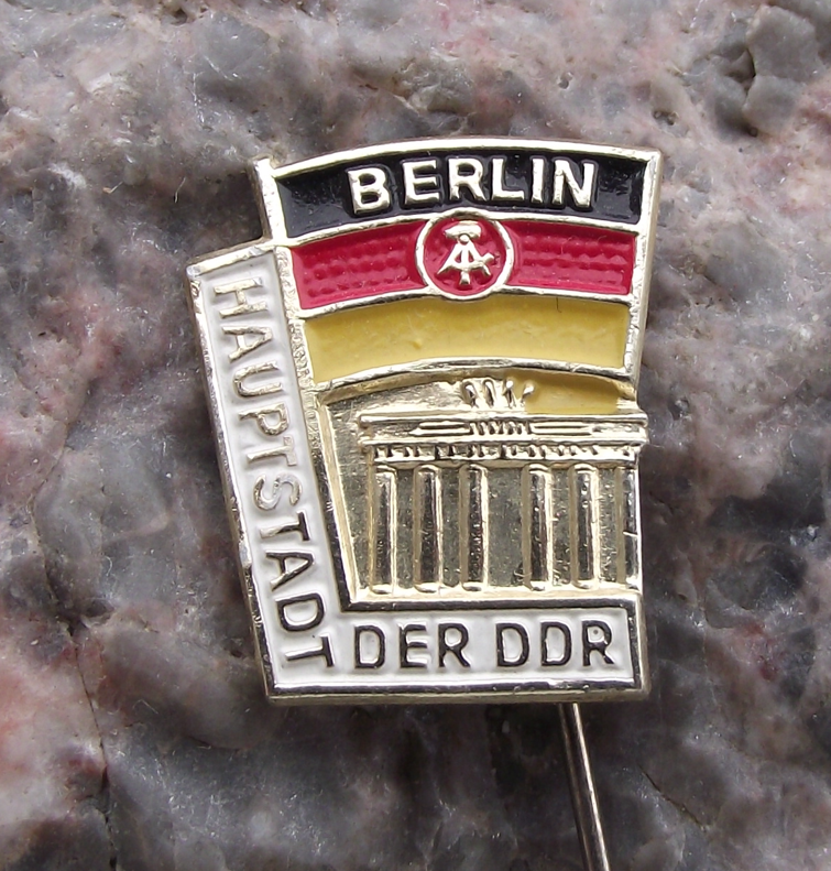 Vintage Berlin Capital City East Germany DDR Brandenburg Gate Pin Badge