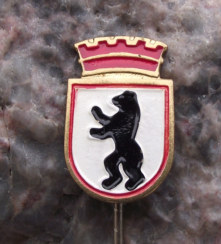 Vintage Berlin Capital City East Germany DDR Bear Motif DDR GDR Pin Badge