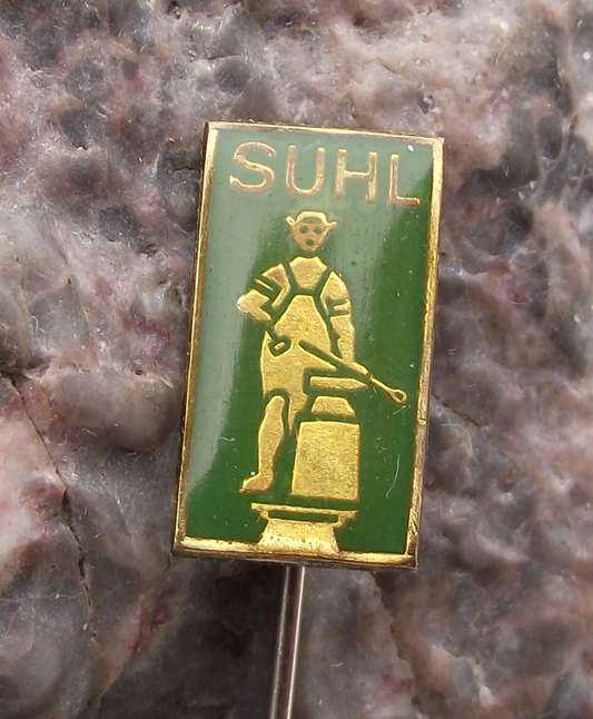 Vintage Suhl The Weapons Gun Maker Weaponsmith Germany Town Statue Pin Badge