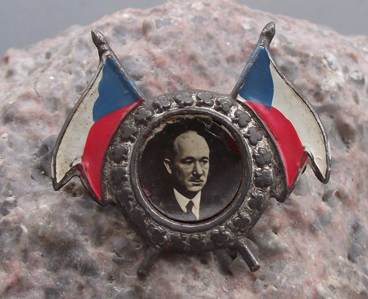 Vintage Dr Edvard Edward Benes WW2 President Crossed Flags Pin Badge