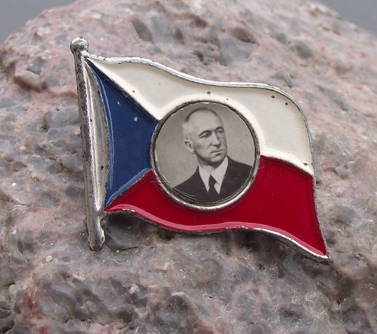 Vintage Dr Edvard Edward Benes Czech WW2 President Flag Pin Badge