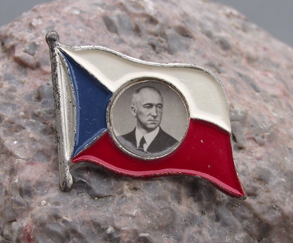 Vintage Dr Edvard Edward Benes Czech WW2 President Flag Pin Badge