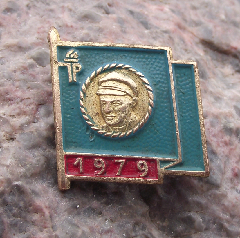 1979 Ernst Thalmann Pioneer GDR DDR East German Youth Blue Flag Pin Badge