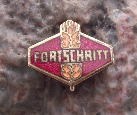 Vintage Fortschritt East German DDR Combine Harvester Tractor Farming Pin Badge