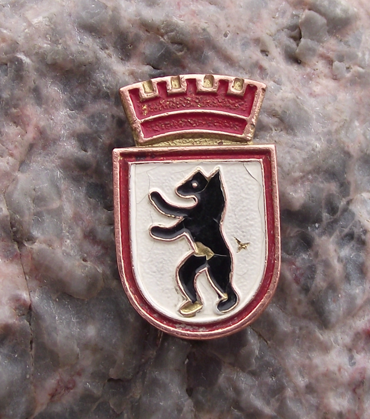 Vintage Berlin Capital City East Germany DDR Bear DDR GDR Clasp Pin Badge