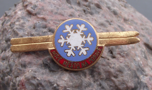 Vintage Nove Mesto na Morave Moravia Skiing Skis Snowflake Pin Badge