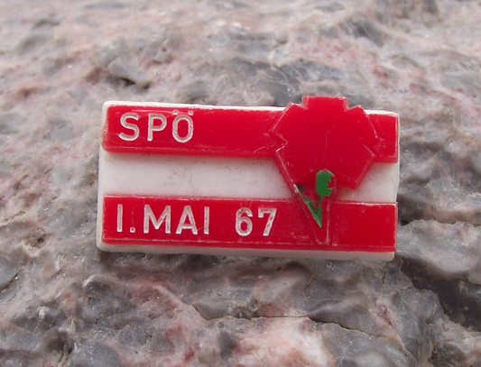 1967 SPO Socialist Party Austria May Day 1st First Mai Carnation Pin Badge