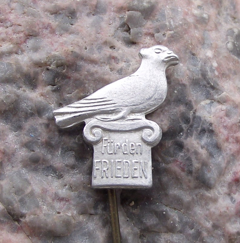 Vintage East German Den Frieden Dove of Peace DDR GDR Pin Badge