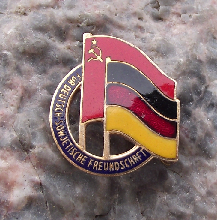 Vintage Larger DDR East German Soviet Friendship GDR USSR Flags Pin Badge