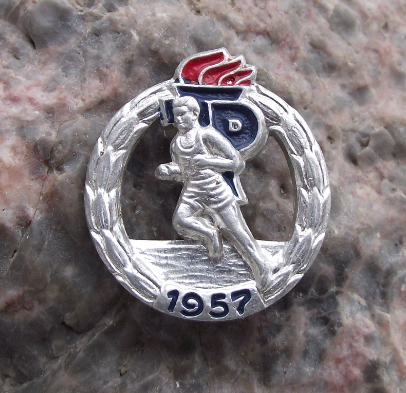 1957 Thalmann Pioneer East Germany Youth Athletics Runner Award Pin Badge