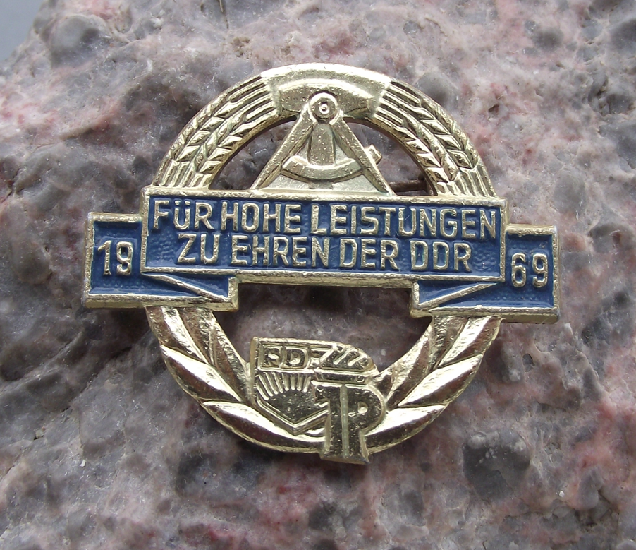 1969 FDJ Pioneer East German DDR Honourable Performance Award Pin Badge