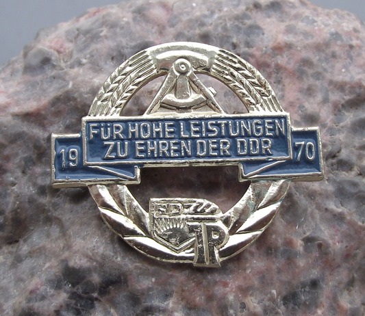 1970 FDJ Pioneer East German DDR Honourable Performance Award Pin Badge