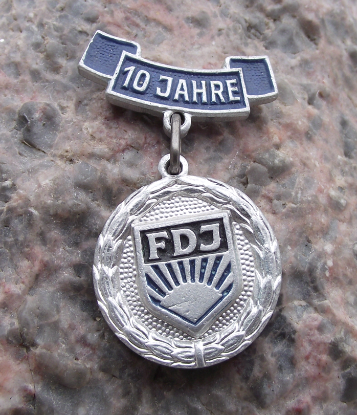 1956 FDJ Freie Deutsche Jugend East German DDR 10th Anniversary Medal Pin Badge