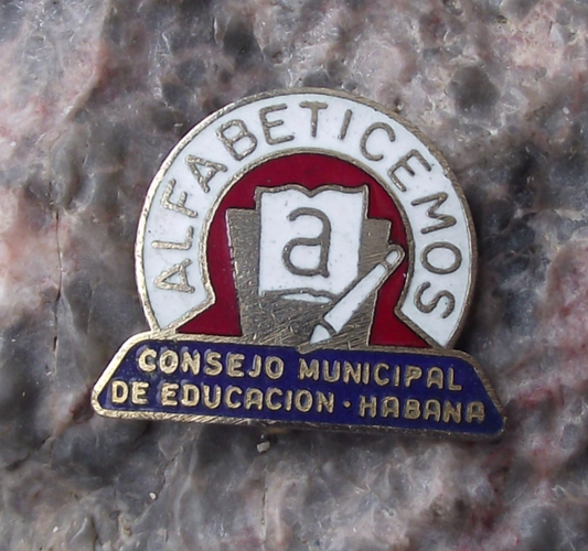 Vintage Cuban Alfabeticemos Cuba Literacy Campaign Pin Badge