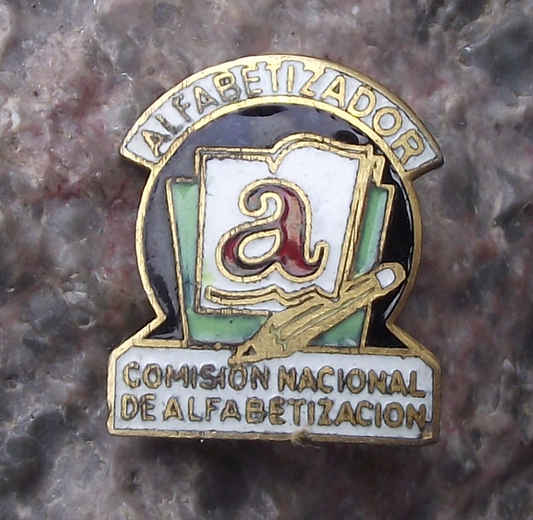 Vintage CNA Cuban Revolution Education Union ALFABETICEMOS Pin Badge