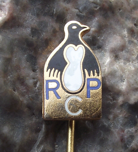 Vintage RCP Racing Club Paris Football Team Penguin Pin Badge