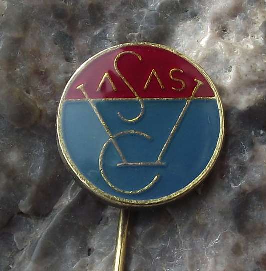 Vintage Vasas SC Futball Football Club Budapest Hungary Team Pin Badge