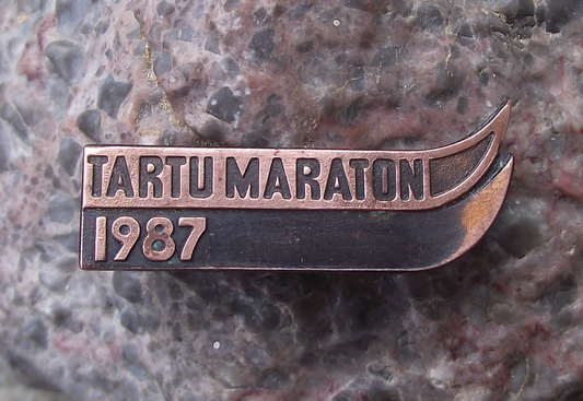 1967 Estonia Tartu Marathon Cross Country Ski Race Skiing Pin Badge