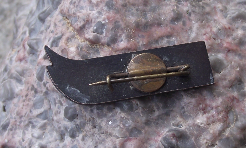 1967 Estonia Tartu Marathon Cross Country Ski Race Skiing Pin Badge