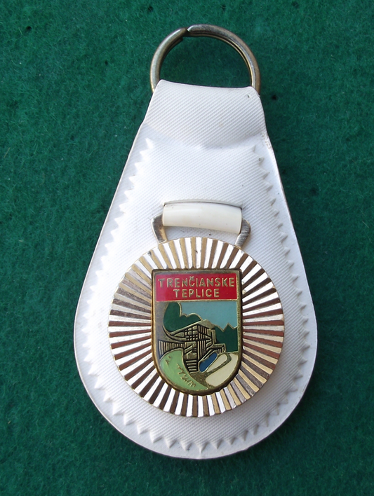 Vintage Trencianske Teplice Slovakia Tourist Souvenier Keychain Keyring