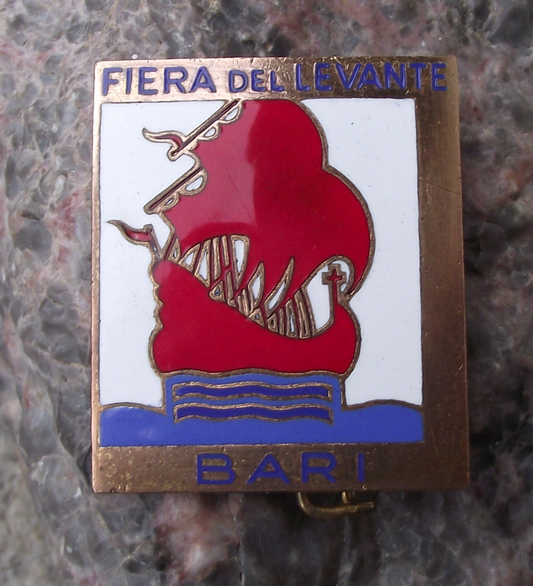 Vintage Fiere Del Levante Bari Red Sailed Ship Italian Trade Fair Exhibition Pin Badge