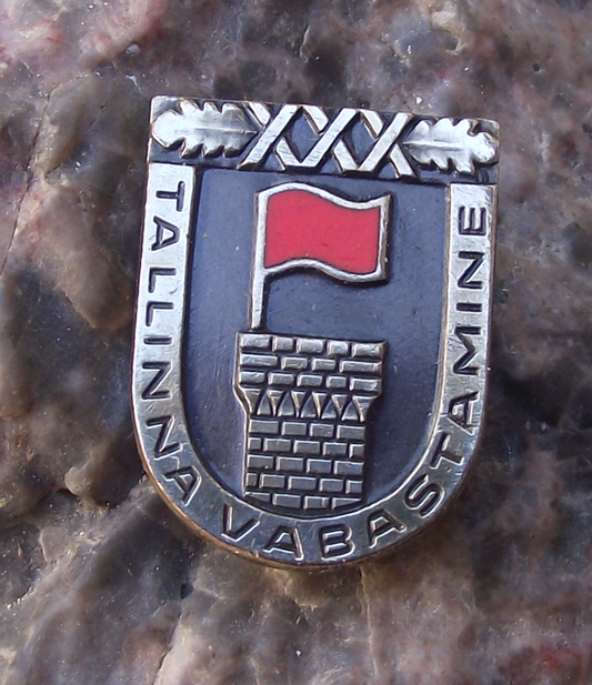 1974 Tallinn Estonia Soviet Liberation Occupation Anniversary Pin Badge