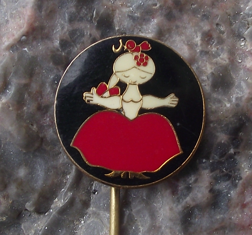 Vintage Vecernicek Czech Cultural Icon Rumcajs Wife Manka Cartoon Pin Badge