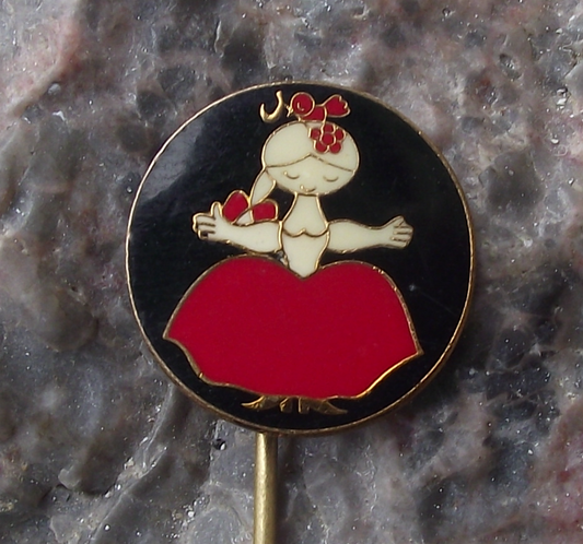 Vintage Vecernicek Czech Cultural Icon Rumcajs Wife Manka Cartoon Pin Badge