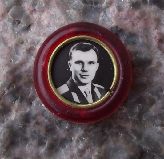 1961 Yuri Gagarin Soviet Vostok Space Astronaut Photograph Red Pin Badge