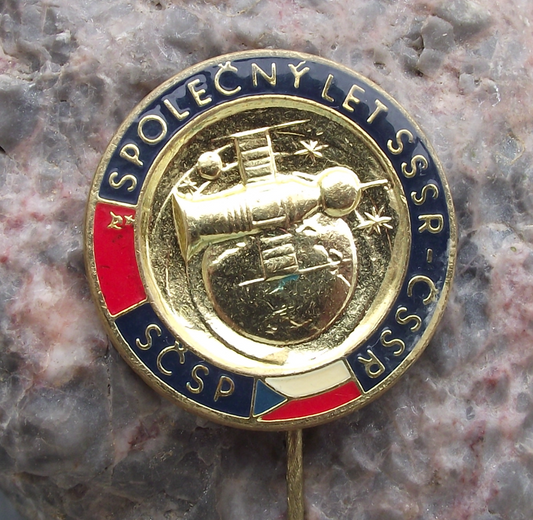 1978 Soyuz Sojuz 28 Earth Orbit Soviet Space Program SCSP Satellite Pin Badge