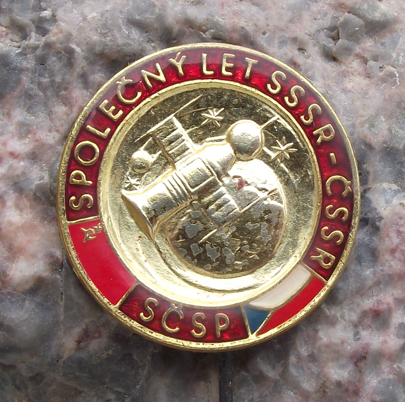 1978 Soyuz Sojuz 28 Earth Orbit Soviet Space Program SCSP Satellite Pin Badge